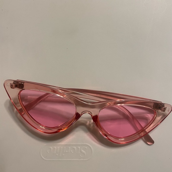**NEVER WORN** womens pink cateye sunglasses - Picture 2 of 3